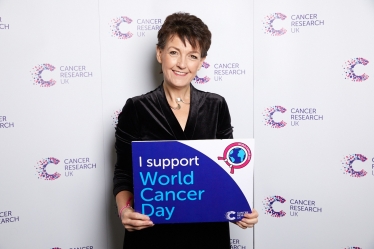 Jo Churchill MP shows support for World Cancer Day